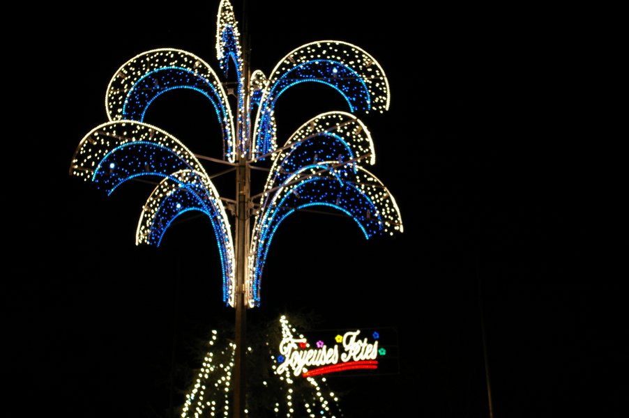 Illumination de noel: Place du General de Gaulle a Evry 060